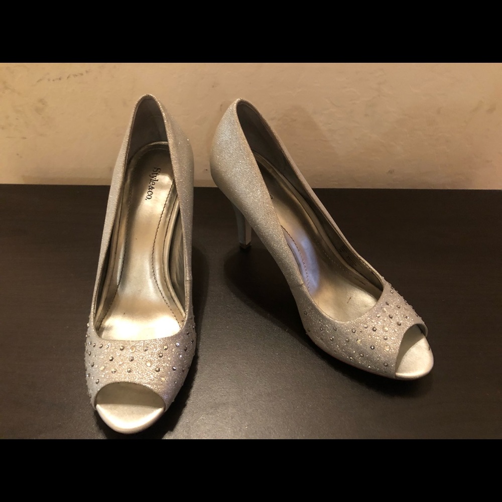 Cute Peep-toe Sparkle Heels!